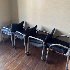 キャスター付き椅子の画像