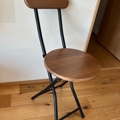 折りたたみ椅子の画像