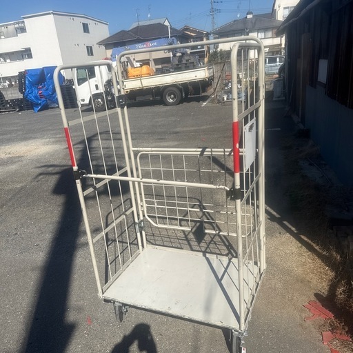 カゴ台車1台サイズ650x1000x1750mm