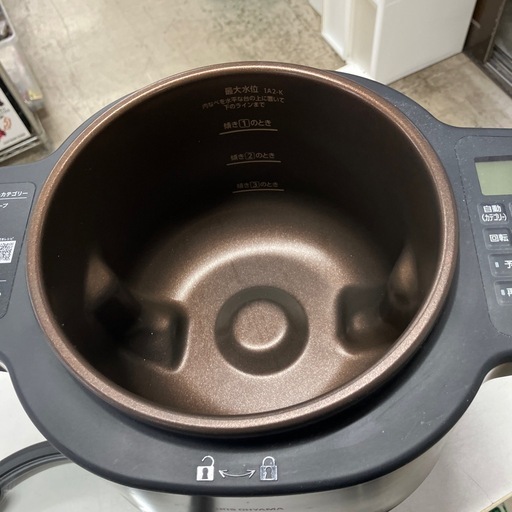 石2602-1143 アイリスオーヤマ　自動かくはん式調理機KDAC-IA2-T 2022年製　通電確認済み　中古