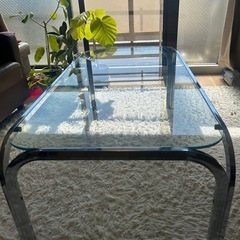 ガラステーブルの画像