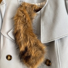 ほぼ新品未使用 水色 コート ファー付きの画像