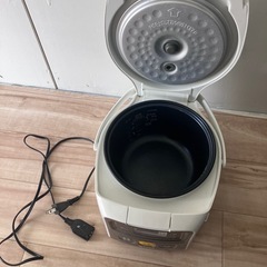 タイガー3合炊き炊飯器の画像