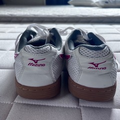 体育館シューズ《ミズノ》26.5cmの画像