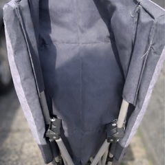 折りたたみ椅子の画像