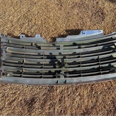 E51エルグランド フロントグリルの画像