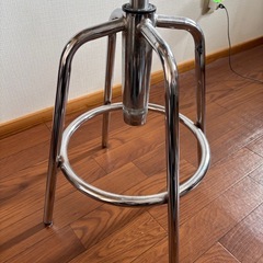 昇降式カウンターチェア2脚の画像