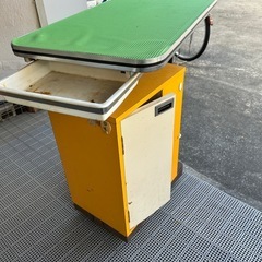 トリミングテーブル
の画像