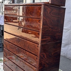 和ダンス＋ガラス飾り棚付き 無料でお譲りしますの画像