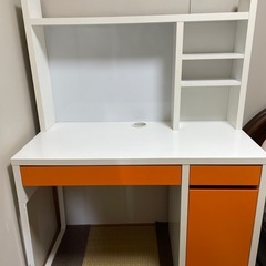 オレンジ×白　かわいい学習机の画像
