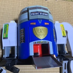 【トミカ】ぐるっと変形！DXポリスステーション　の画像