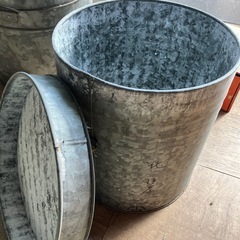 　お茶葉入れブリキ薬箱の画像