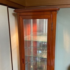 2/26まで 高級アンティーク家具　照明付き　木製ガラスケース 5段高さ調節可能の画像