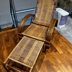 ラタン製リクライニングチェアの画像