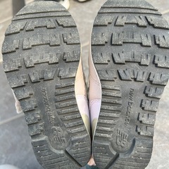 ニューバランス 子供用の靴　15cm バイオレットの画像