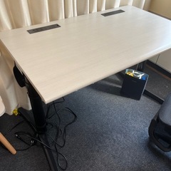 ITOKI 電動昇降デスクの画像