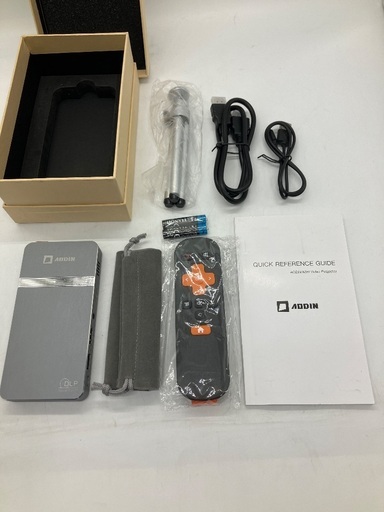 【トレファク足立扇店】ポータブルプロジェクタｰ AODIN DLP Mini Video Projector 付属品完備