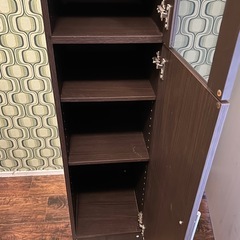 スリム収納棚（ガラス扉付き）ダークブラウンの画像