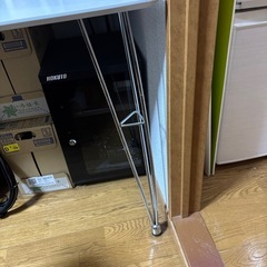 今日2/23まで！【無料 / 0円】シンプル白デスク（幅約100×奥60×高70）代々木駅近くまで引取可能な方の画像