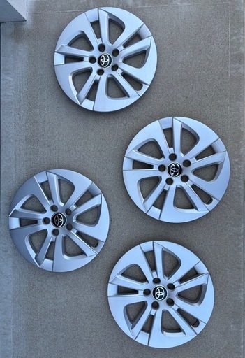 トヨタ ホイールキャップ 4枚セット 50プリウス前期　ZVW50