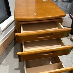 300円渡しますのでお引き取りをお願いします（机、袖机）の画像
