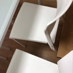 ダイニングテーブルの画像