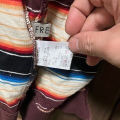 目立ちます！薄手のパーカー (中古)の画像