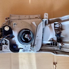 ハイエース 200系 純正ヘッドライトの画像