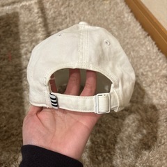 adidas ホワイト ベースボールキャップの画像