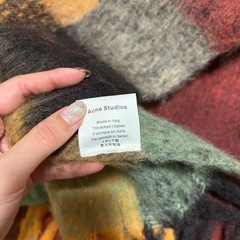 Acne Studiosマフラーの画像