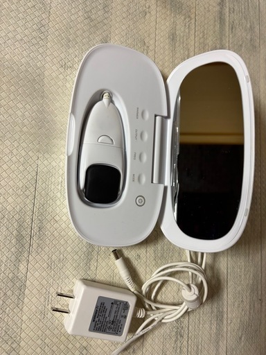モイスティーヌ美顔器 ホワイト