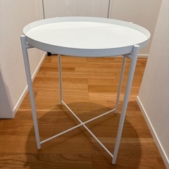 IKEAサイドテーブルの画像