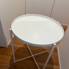 IKEAサイドテーブルの画像