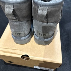 UGGムートンブーツ グレーの画像