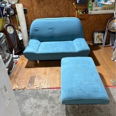 B2107 2人掛けソファ オットマン付き ライトブルー 使用感ありの画像