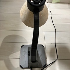 白熱灯電気スタンドの画像