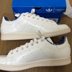 新品未使用 adidas スタンスミス × リバティ LDN JP9794 28cm 希少サイズ 販売終了 箱あり メンズ可 値下げ交渉⭕️（23日まで）の画像