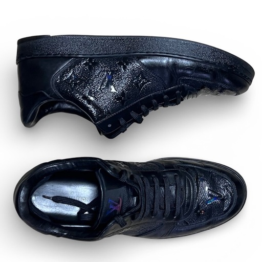 【美品】Louis Vuitton ルイヴィトンスニーカー　大人気リヴォリライン　モノグラム　レインボーエンボス　レザー