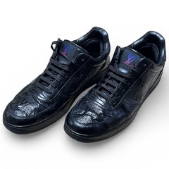 【美品】Louis Vuitton ルイヴィトンスニーカー　大人気リヴォリライン　モノグラム　レインボーエンボス　レザーの画像