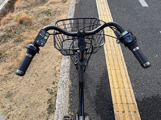 中古20㌅ブリヂストン電動アシスト自転車　8.7Ah 大阪　054