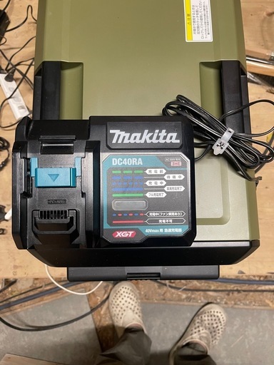 マキタ　
DC40RA 急速充電器 40Vmax