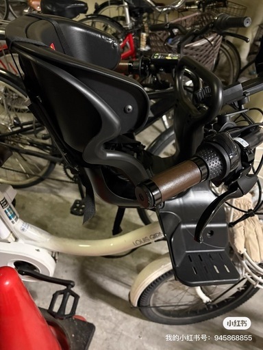 自転車の赤ちゃん椅子前座る、