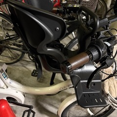 自転車の赤ちゃん椅子前座る、の画像