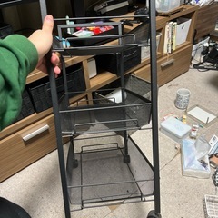 【サイズ：44×26×62】キャスター付き 3段メッシュワゴン（ブラック）の画像