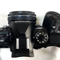 ［美品]M.ZUIKO 14-42mm 電動ズーム+自動開閉シャッター式キャップの画像