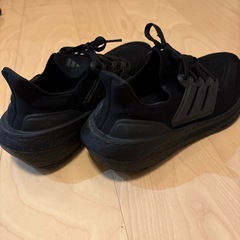 adidas ウルトラブーストの画像