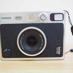 インスタントカメラ　instax mini Evoの画像