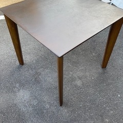 ダイニングテーブルの画像