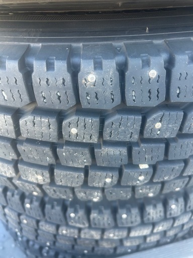 スパイクタイヤ　195/80R15 ホイール付き