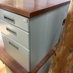 引取限定 袖付 オフィスデスク 事務用品 シンプル 片袖 パソコンデスクの画像